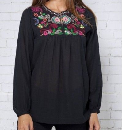 blusa negra bordada