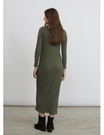 Vestido largo canalé verde kaki con cuello vuelto